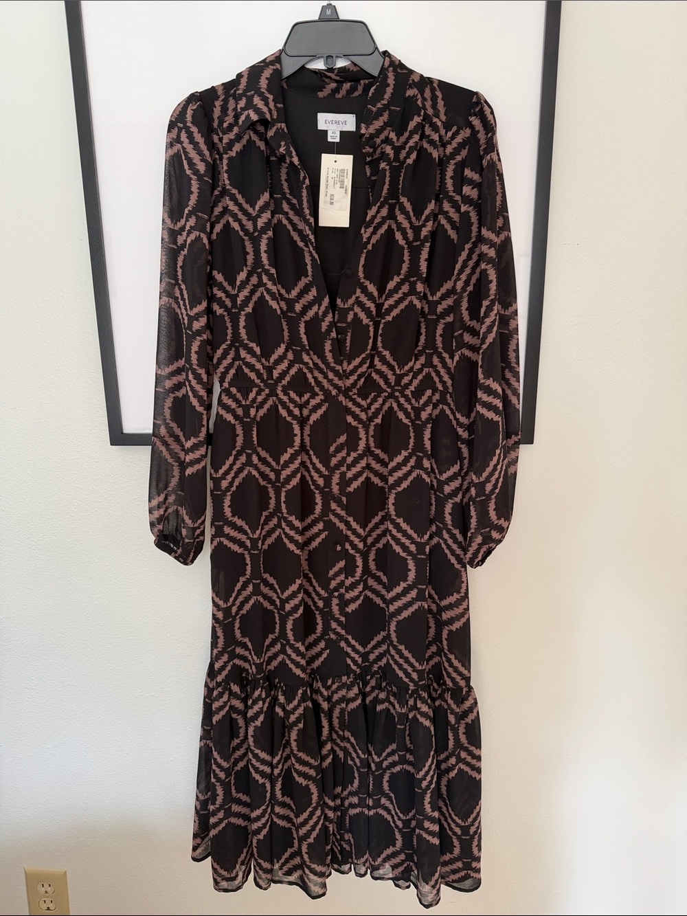 Evereve Black and Taupe Geometric Long Sleeve Midi Dress